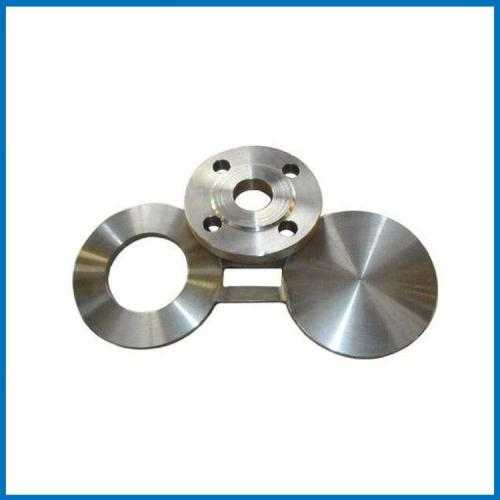 電磁脈沖作為一種寬頻帶 、高場(chǎng)強(qiáng)的瞬態(tài)信號(hào) ， 評(píng)價(jià)材料對(duì)其的屏蔽效能 ，不能看成是連續(xù)波的簡(jiǎn) 單疊加 ，僅使用 頻域測(cè)試并不能滿(mǎn)足材料 的電磁脈 沖屏蔽效能測(cè)試研究 。如本文使用脈沖激勵(lì)的時(shí)域 測(cè)試得到的屏蔽效能 曲線(xiàn) (見(jiàn) 圖 9)在 1GHz頻率附